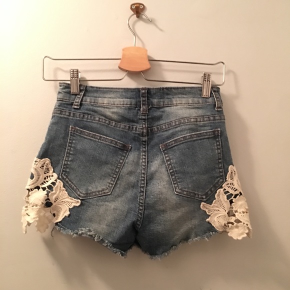 High waisted jean shorts - Picture 2 of 3